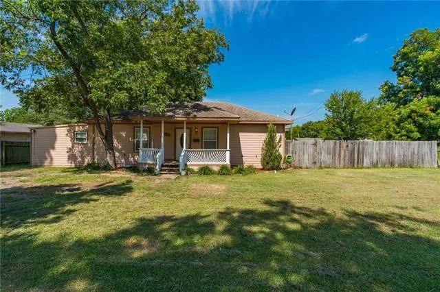 Cooper House: 301 W Austin