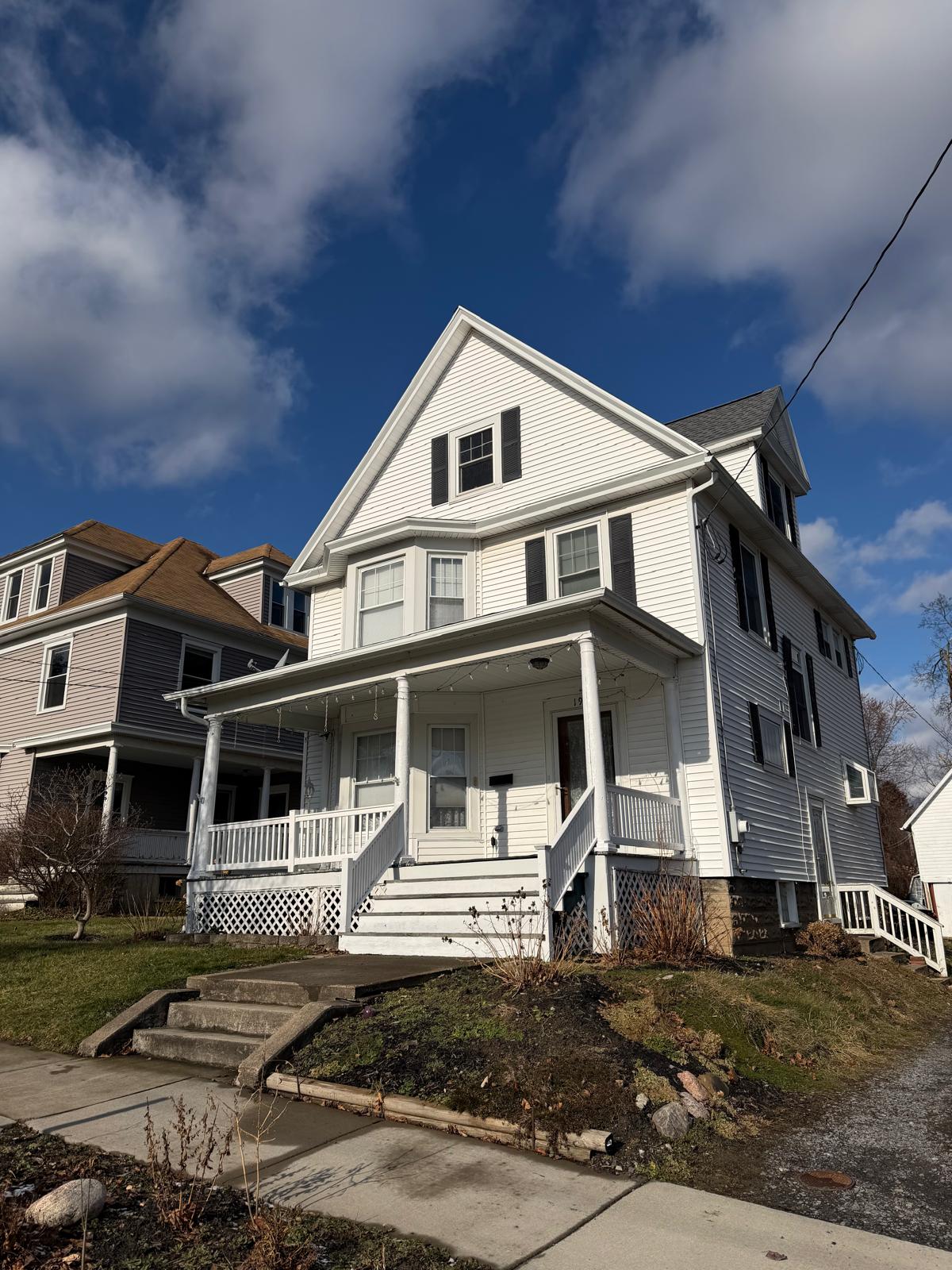 Geneva House: 190 Lafayette Ave,