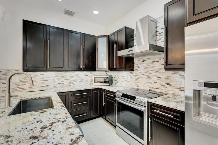 Boynton Beach Townhome: 406 NW 25th Avenue