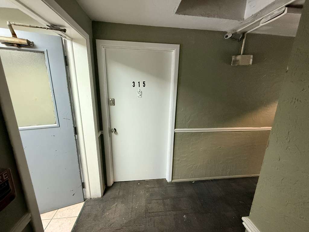 East Cleveland Apartment: 13444 Euclid Ave