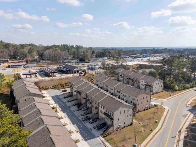 Snellville Townhome: 2345 Tarben Dr