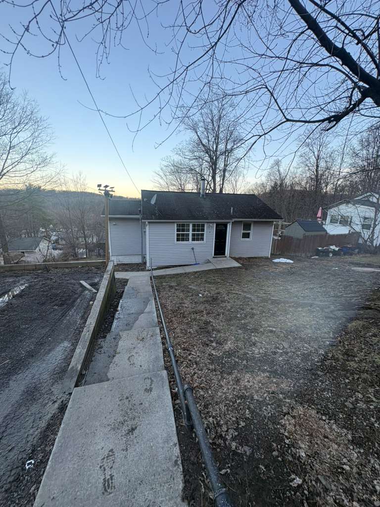 Monroe House: 4 Sunrise trl