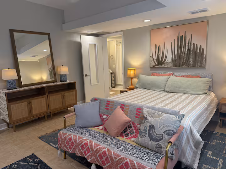 Savannah House: 5415 Speir St