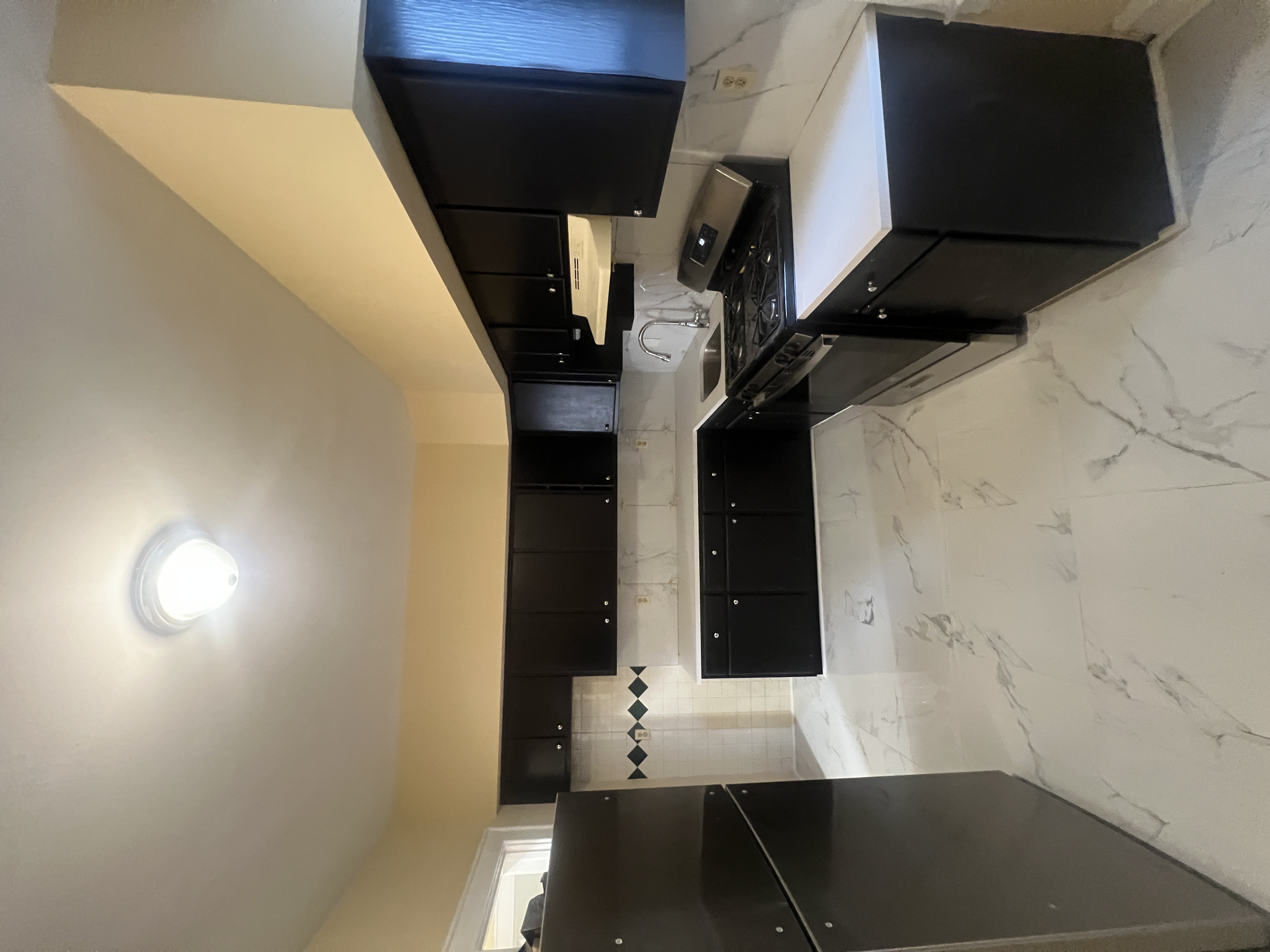 Newark Apartment: 218 Highland Ave