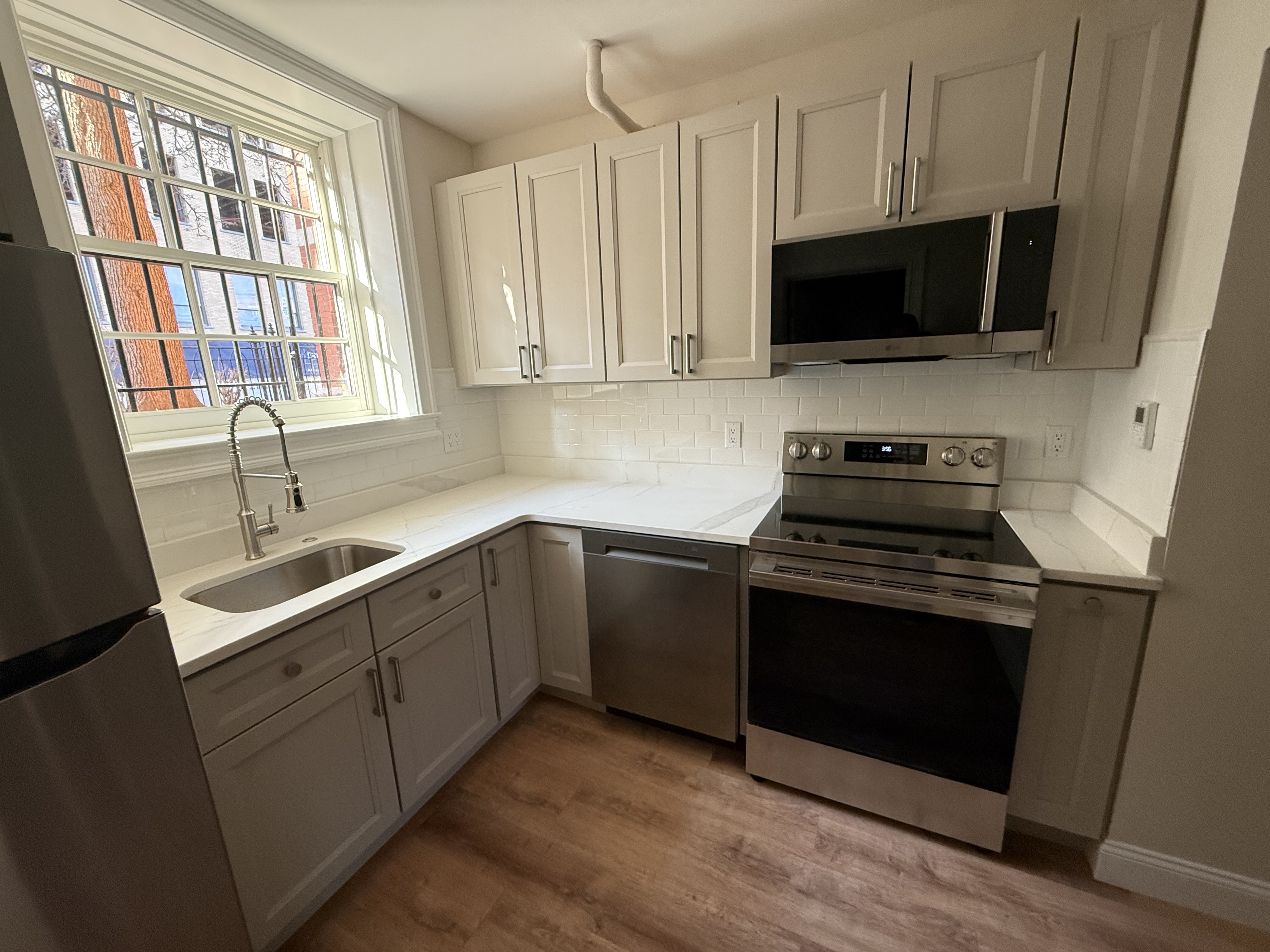 Lowell Apartment: 37 Kirk St