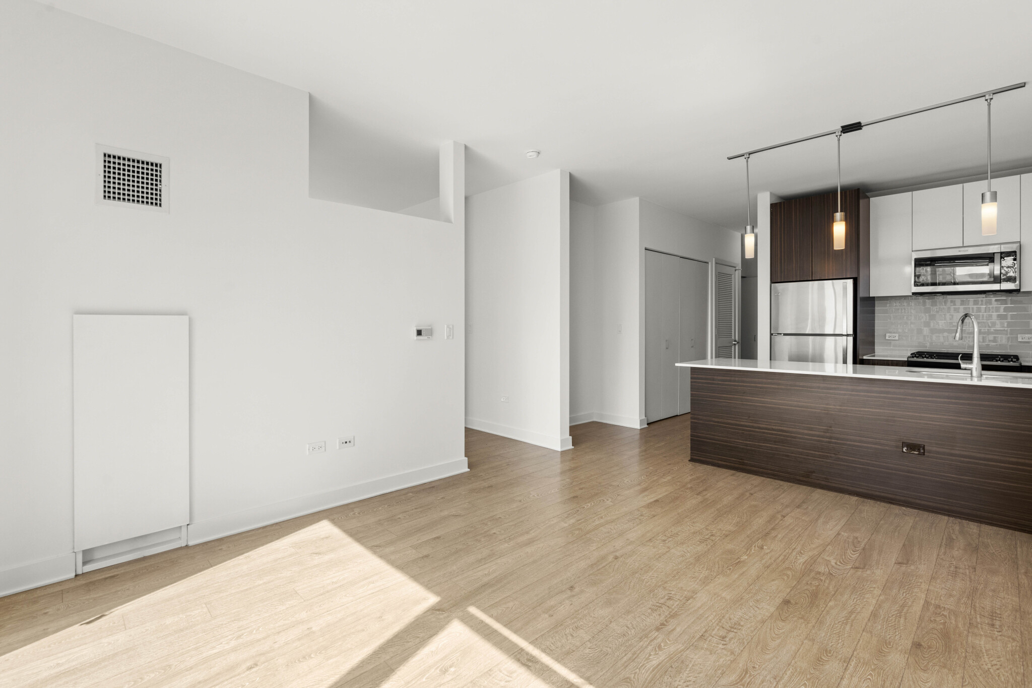 Chicago Condo: 203 N Garland Ave