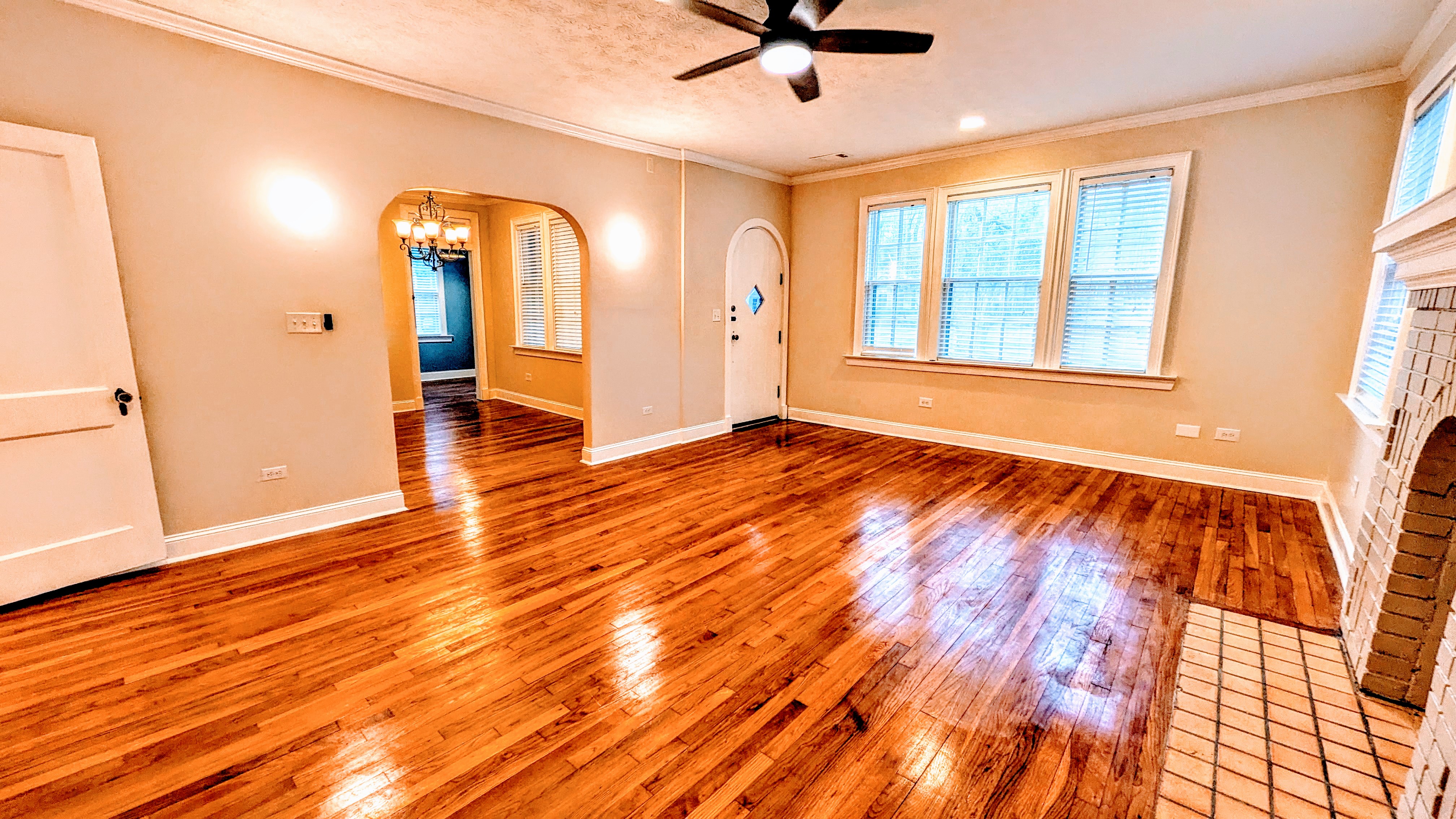 Montgomery House: 3311 Lexington Rd