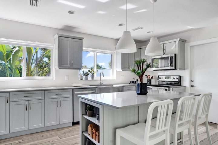 Boca Raton House: 1299 SW 9th Street