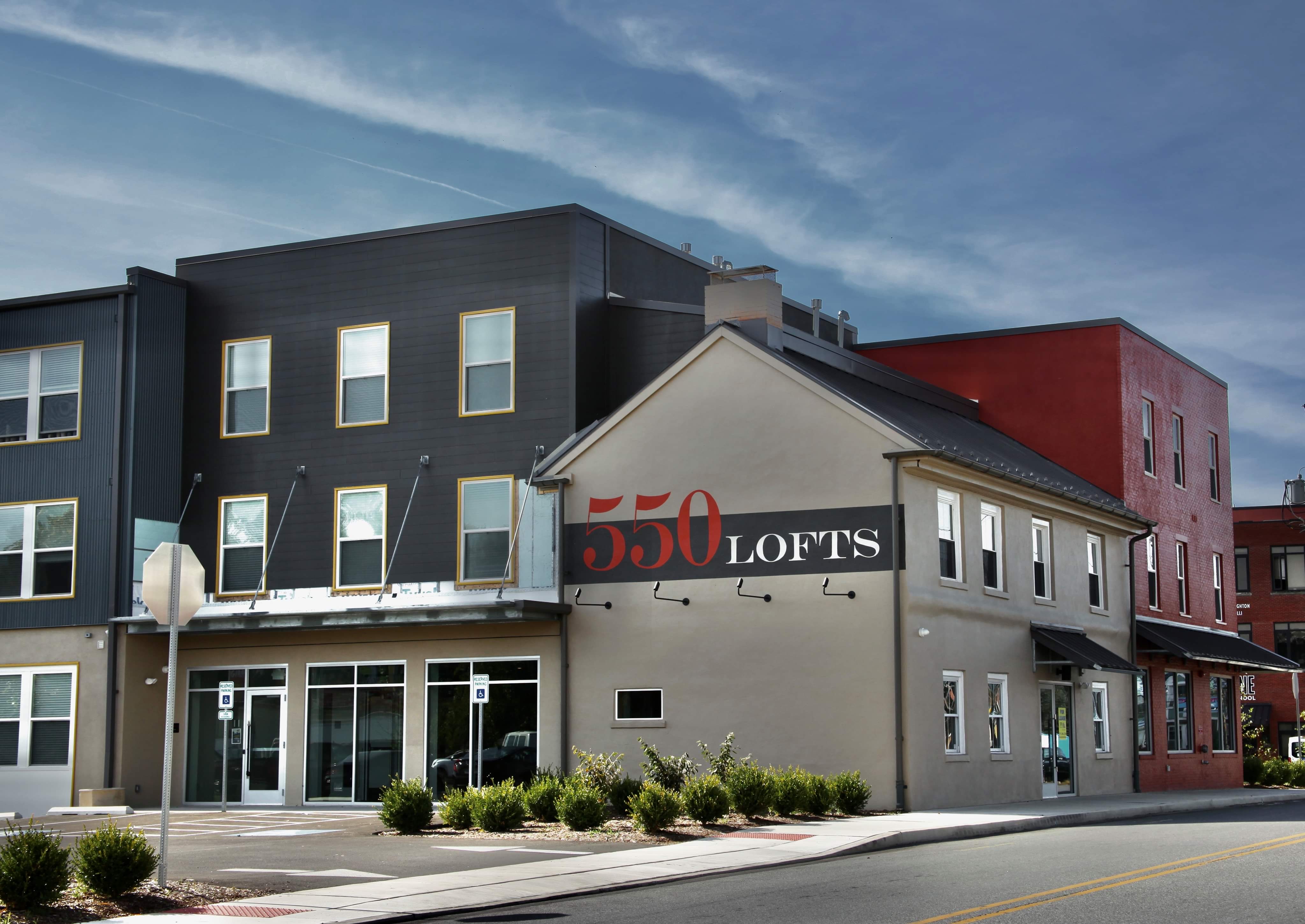 Lancaster Apartment: 550 New Holland Ave