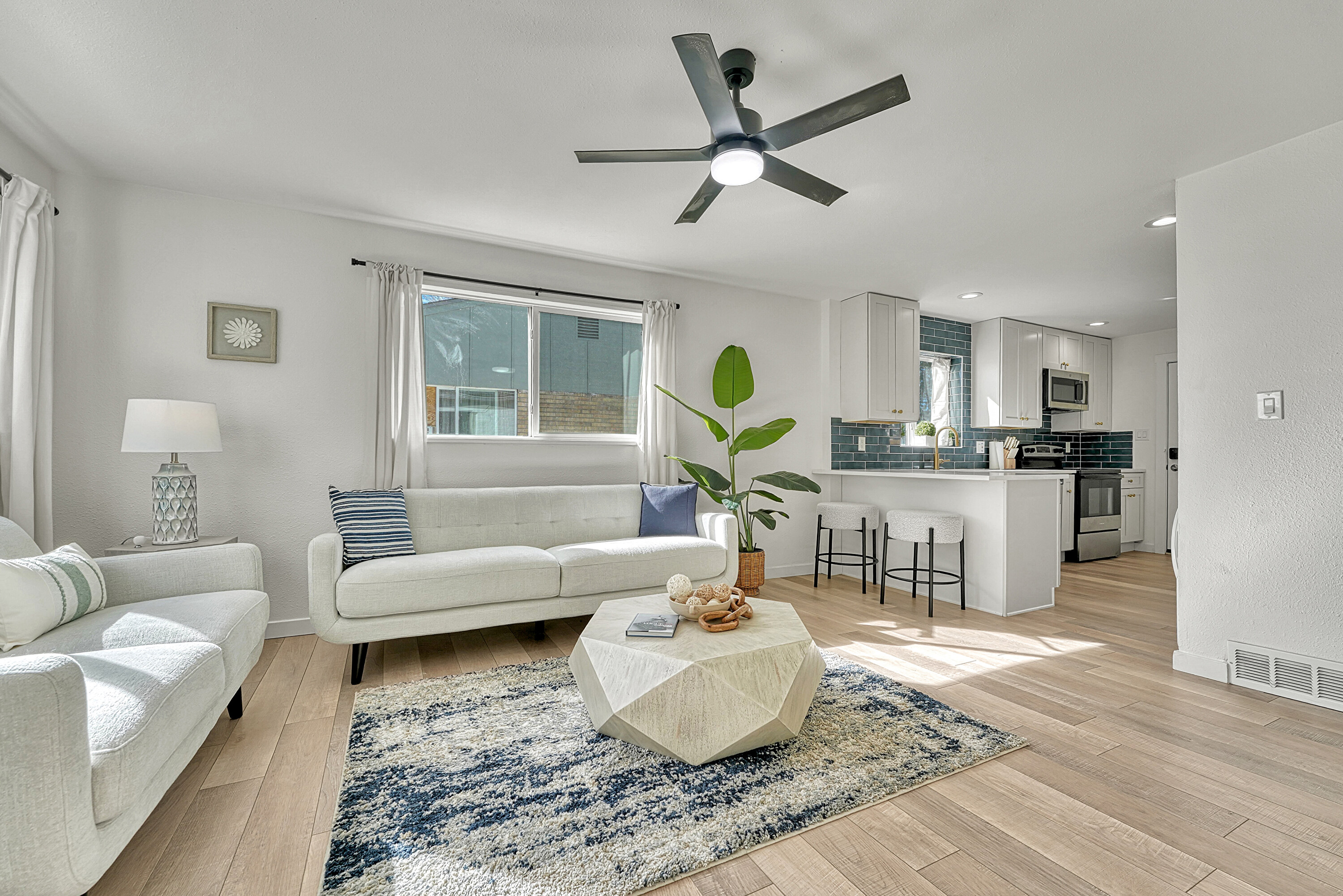 Aurora Multiplex: 57 Del Mar Cir