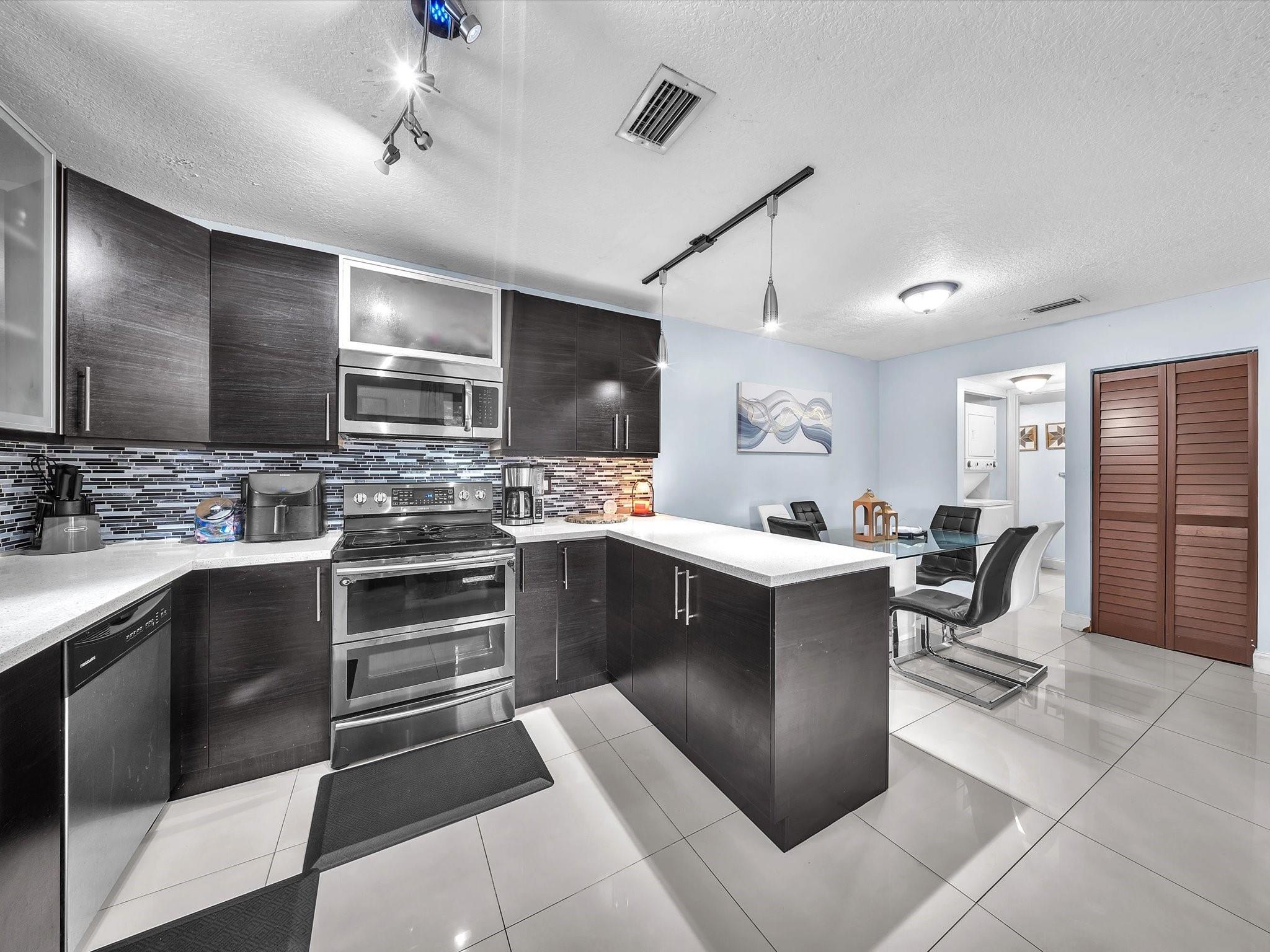 Coral Springs Townhome: 2496 NW 99th Avenue