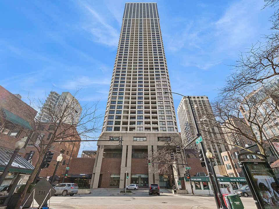chicago Apartment: 1030 N State St