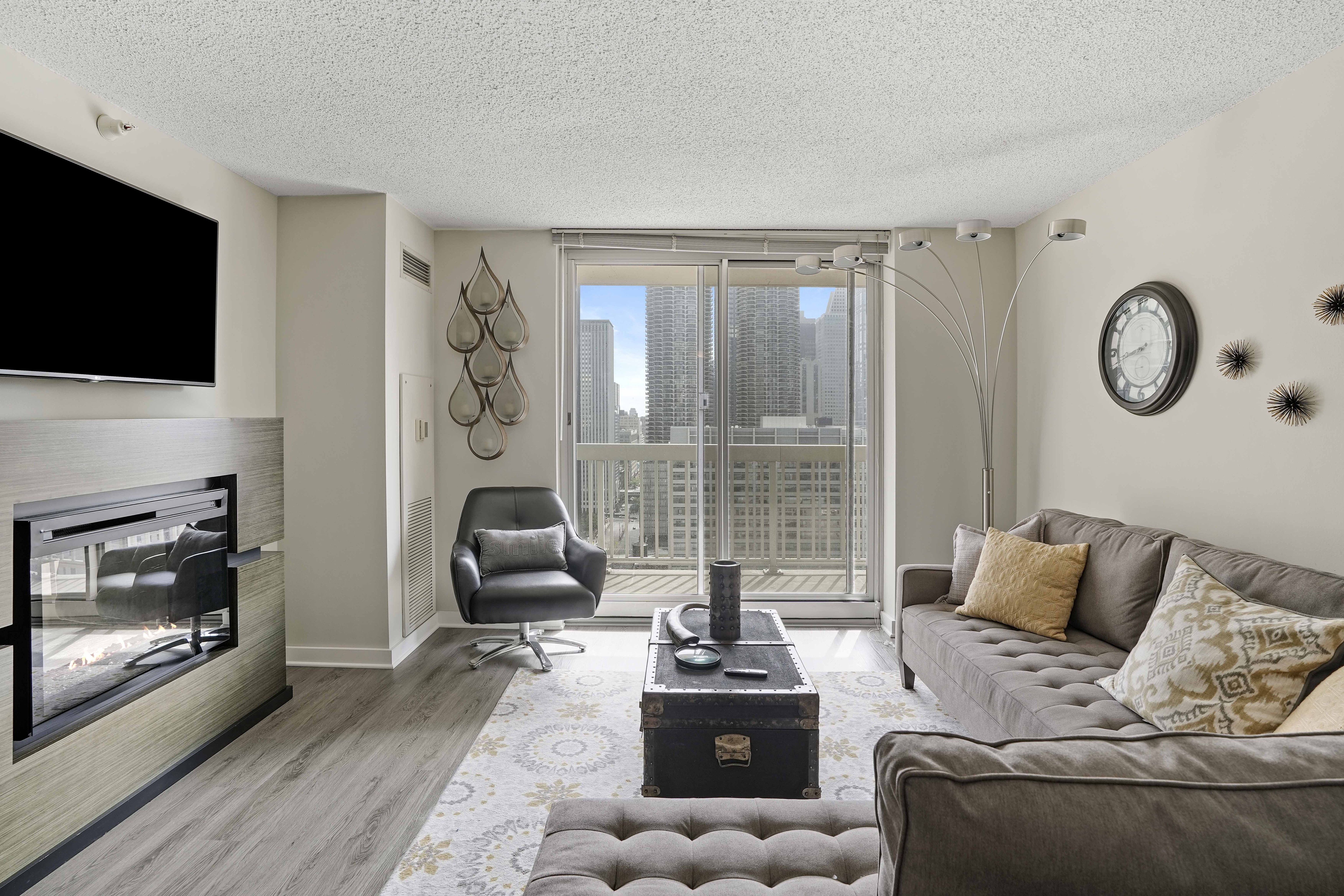 Chicago Condo: 590 N State St