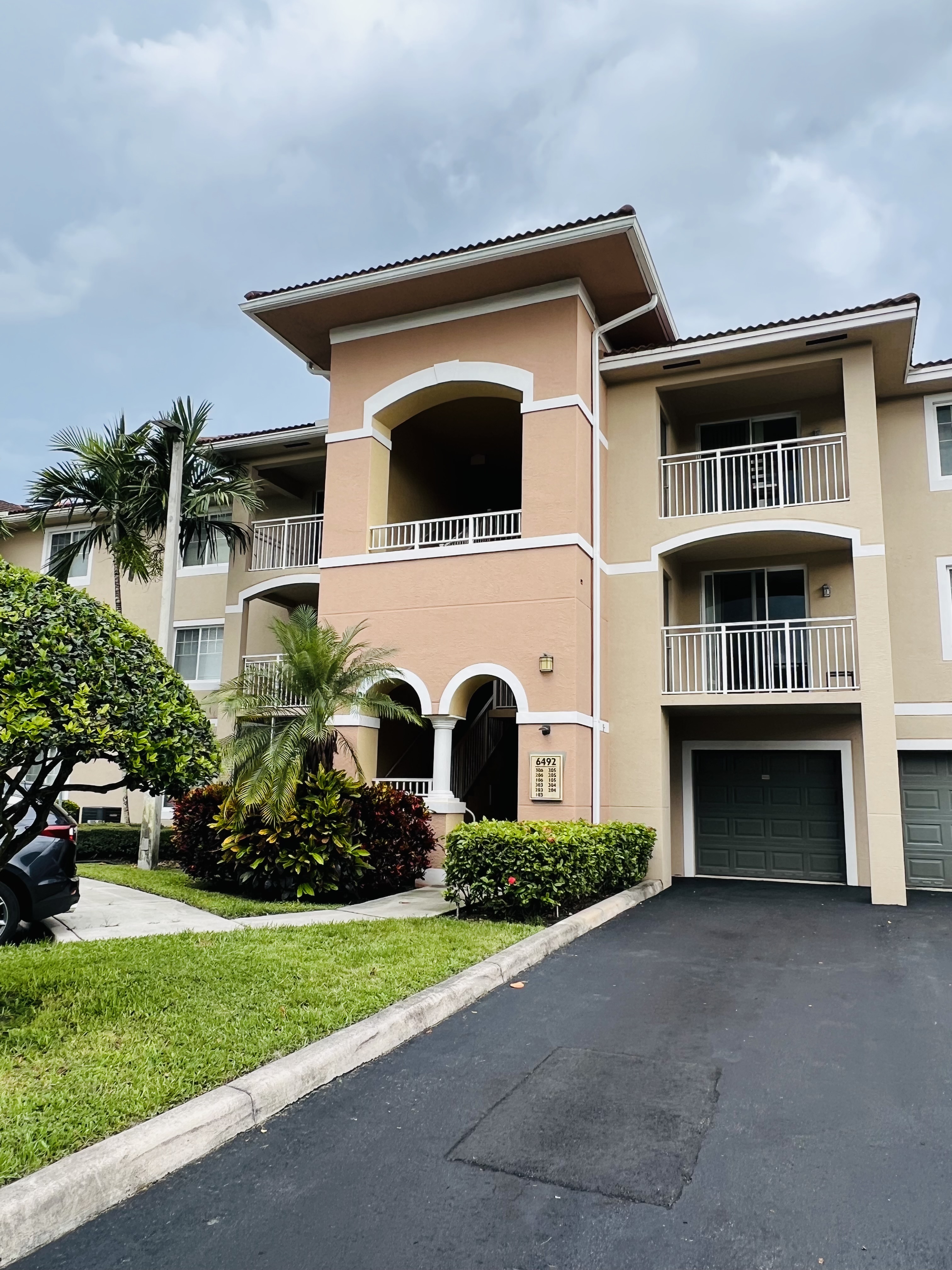West Palm Beach Condo: 6510 Emerald Dunes Drive