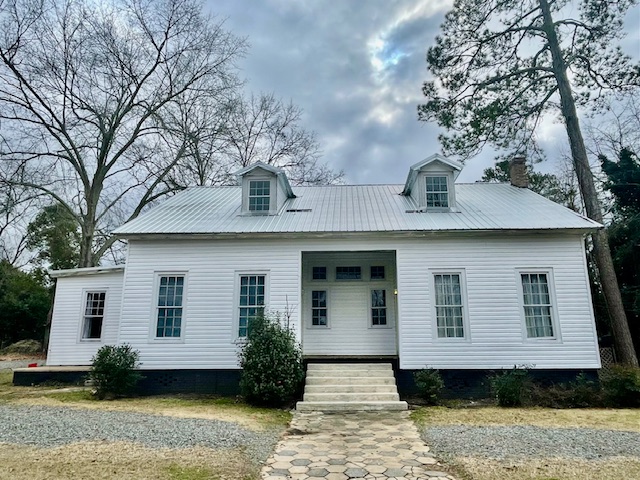 Dawson Apartment: 819 E Lee St, D