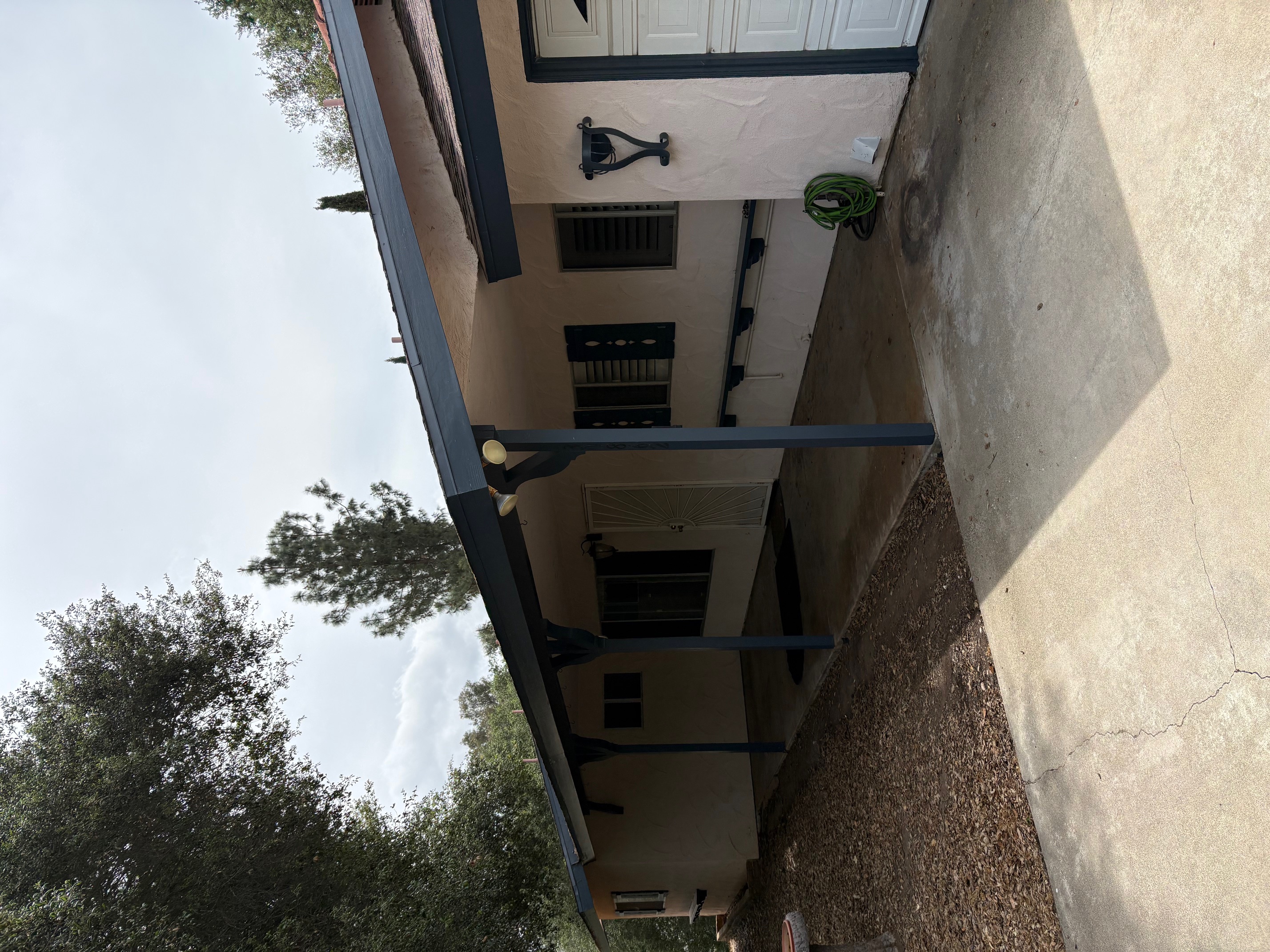 Valley Center House: 30862 Cole Grade Rd