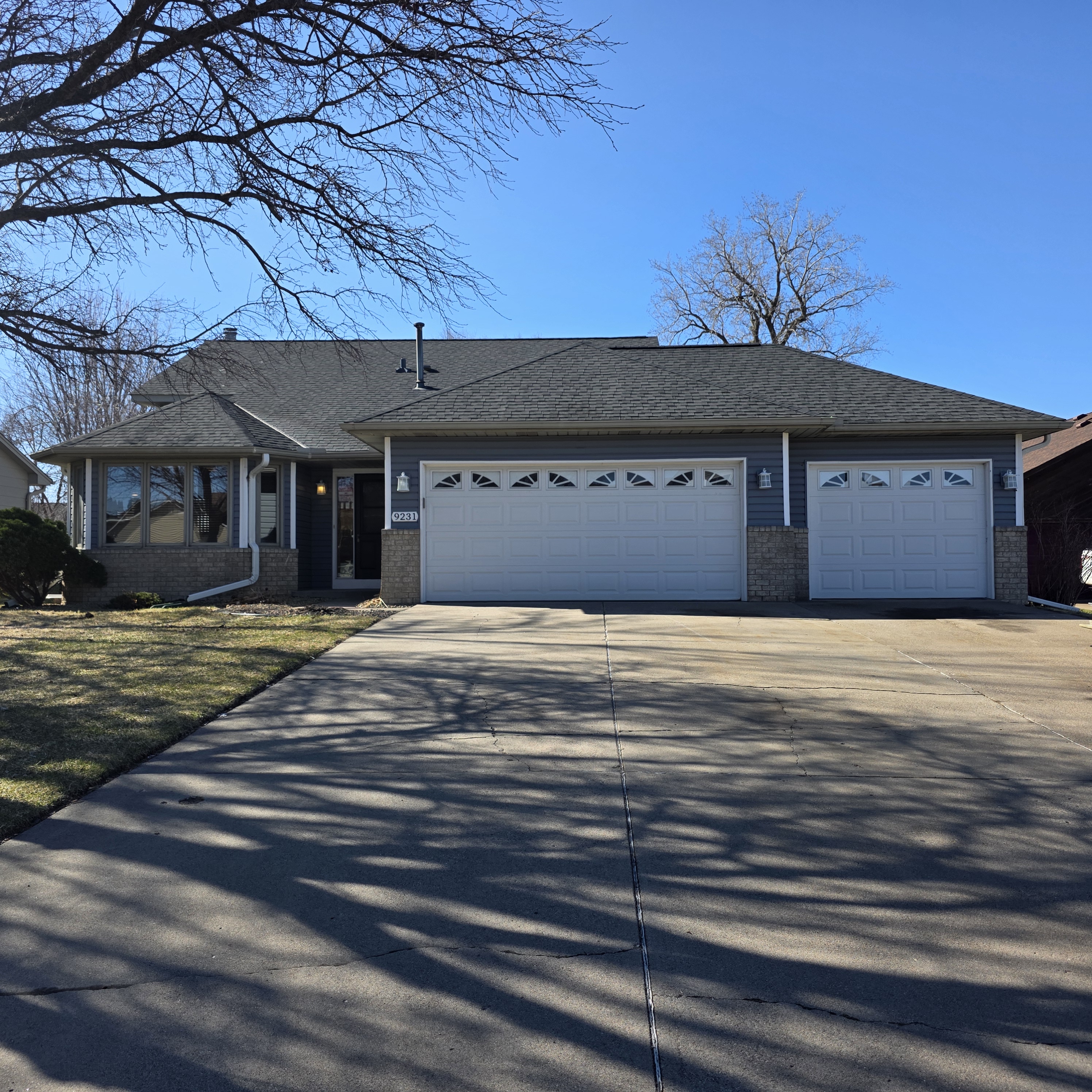 Brooklyn Park House: 9231 Queens Garden