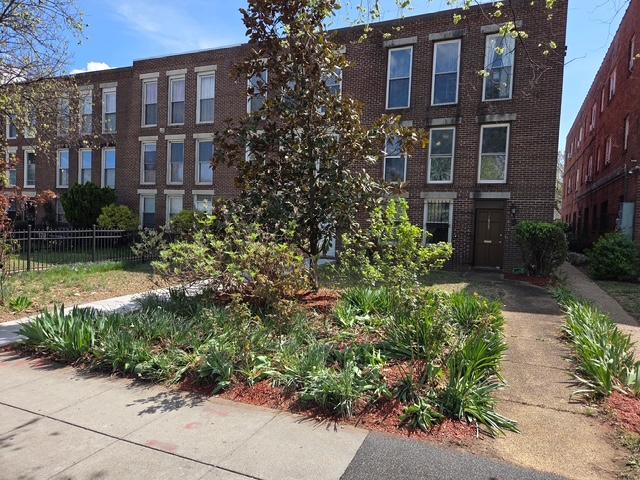 Washington Townhome: 1827 E Capitol St SE