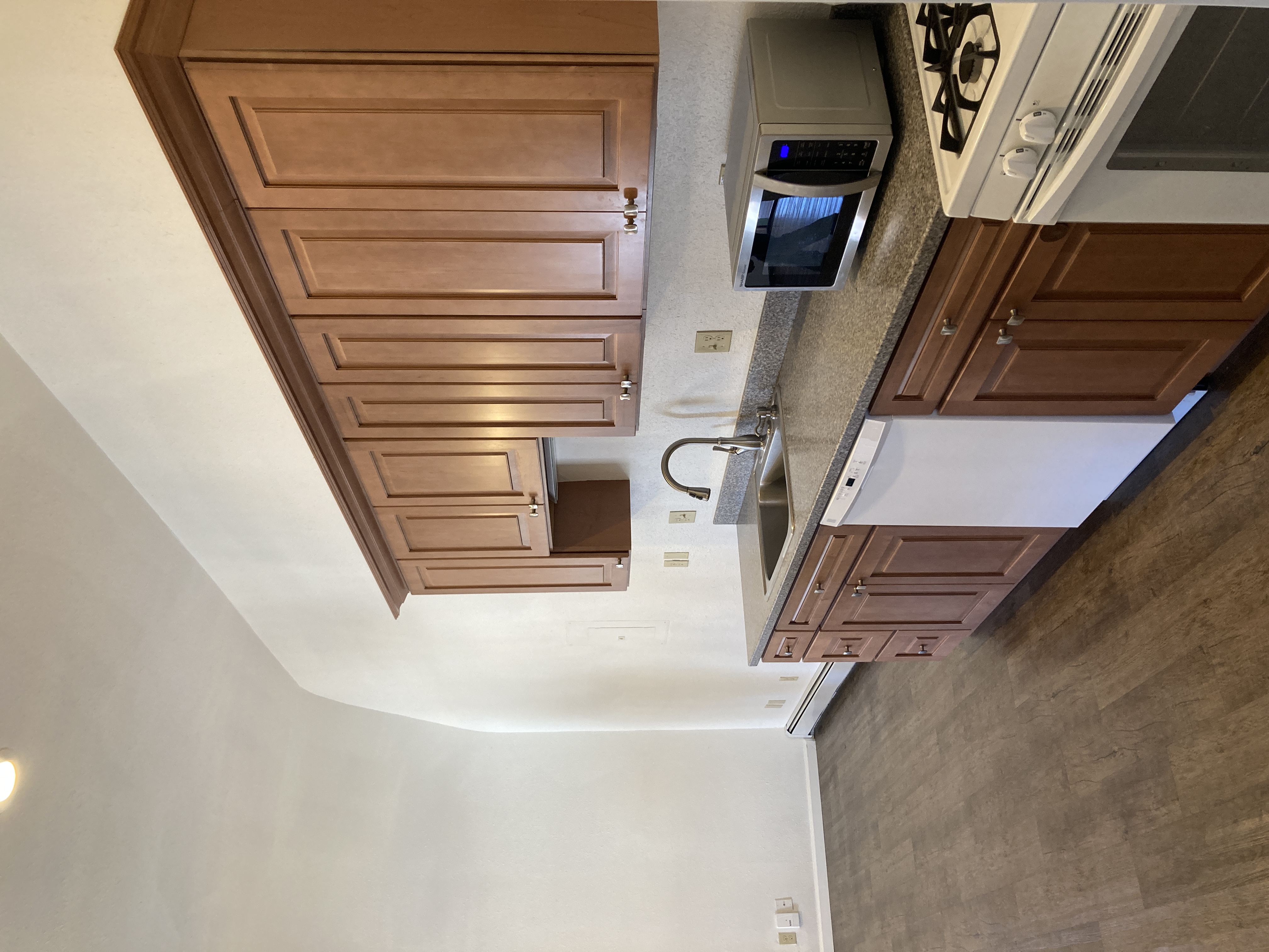 Cedaredge Apartment: 210 NW 5th St