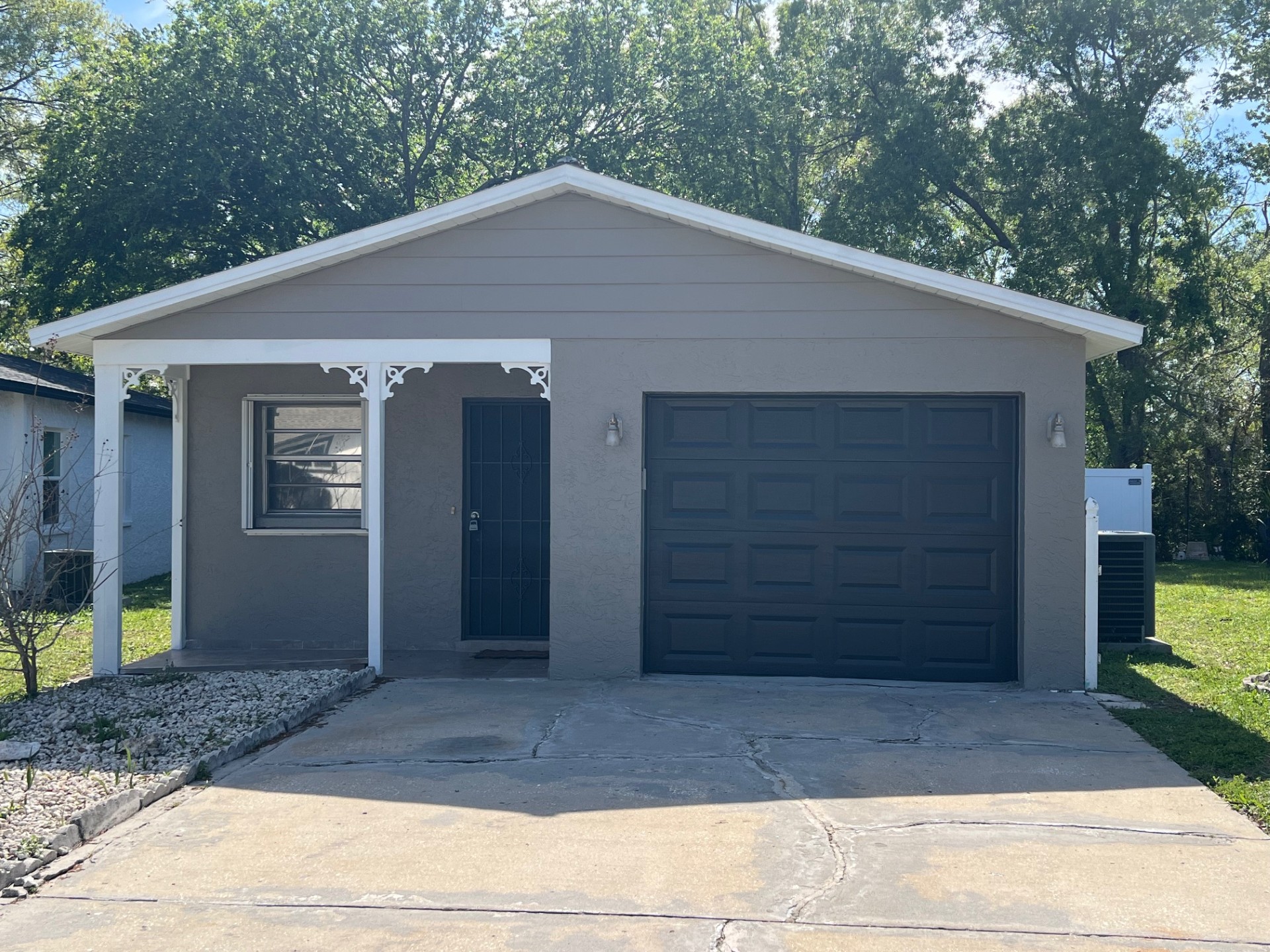 Lutz House: 4859 Billy Direct Ln