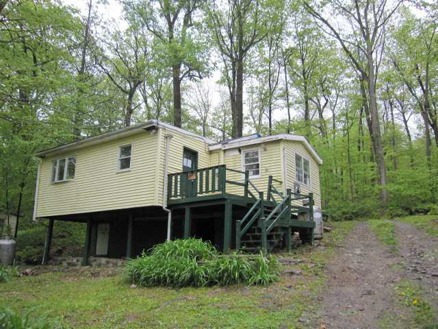 Monroe House: 95 Sylvan Trl