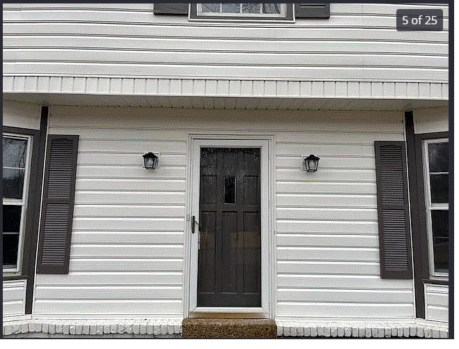 Collierville House: 165 E Pecan Valley St