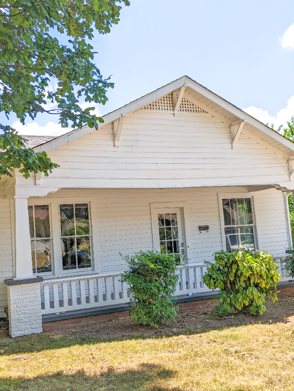 Florence House: 218 Howell St