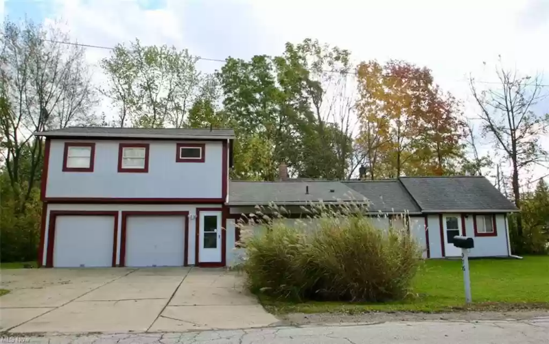 Painesville House: 976 newell street