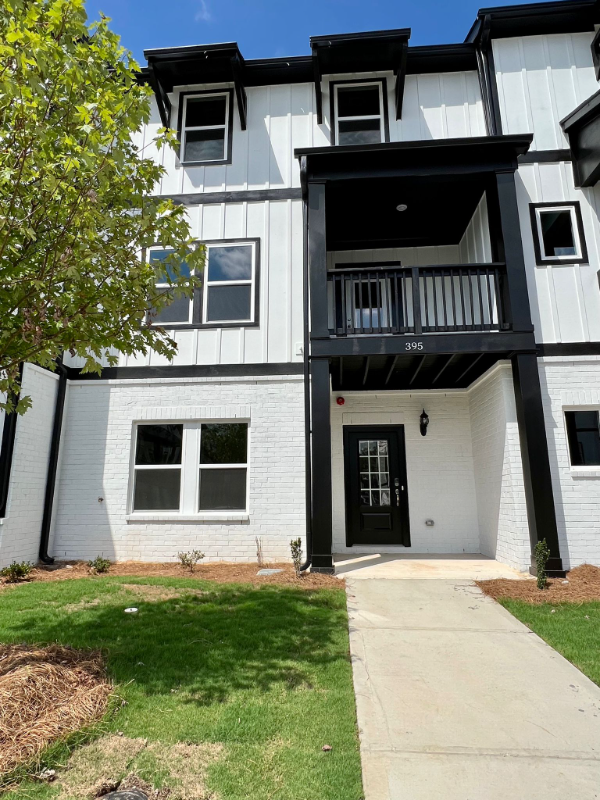Woodstock Townhome: 395 Lincoln St
