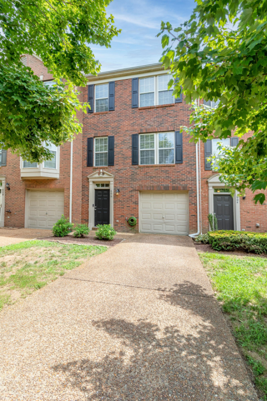 Franklin House: 606 Huffine Manor Cir