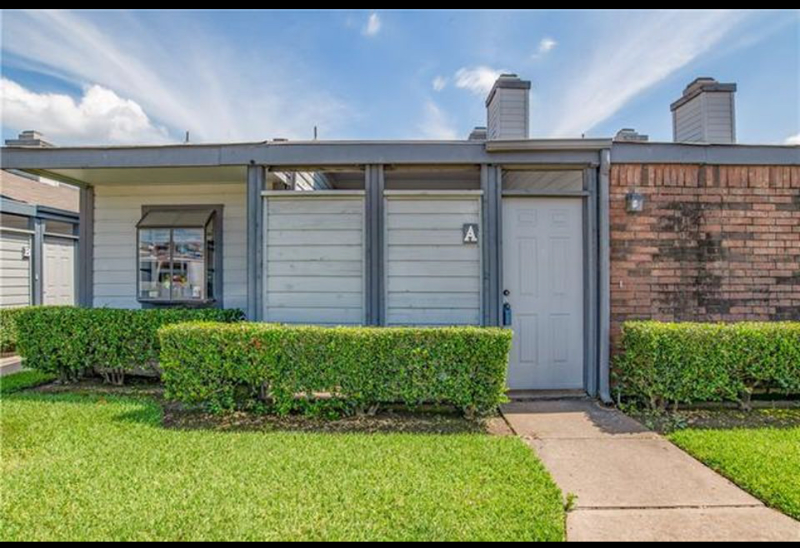 Hurst House: 606 Bellaire Drive