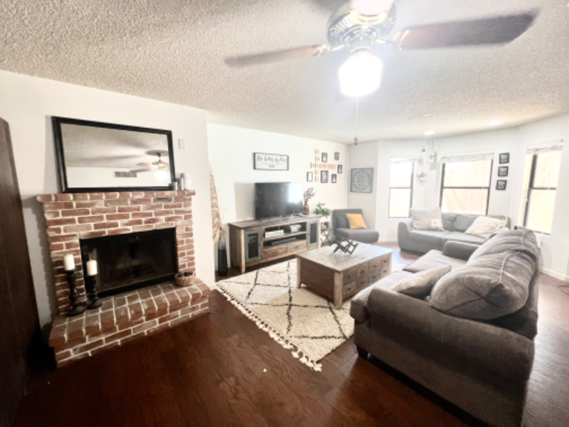 Phoenix Townhome: 5840 W Winchcomb Dr