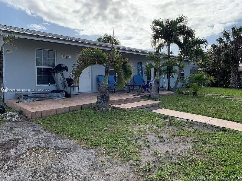 miami gardens House: 17201 nw 53 ave