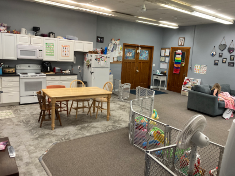 Wimbledon Apartment: 208 Center St