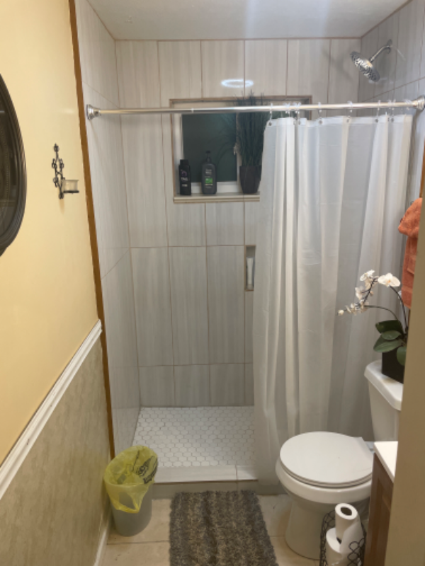St Rose House: 249 Dianne Dr
