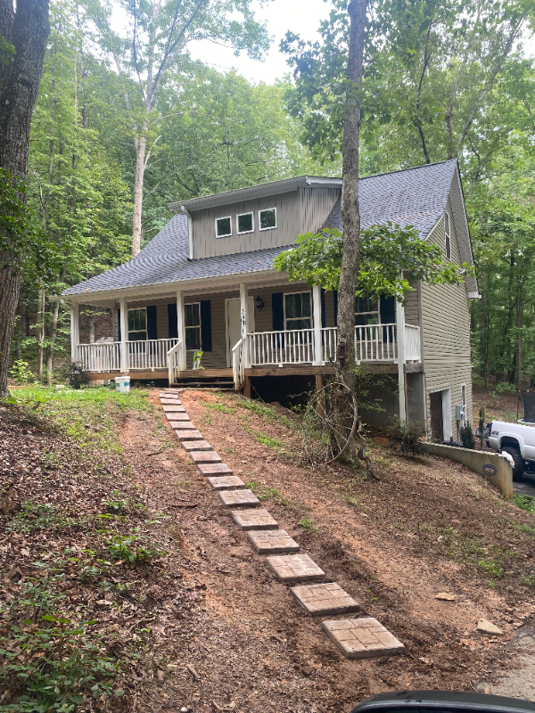 Dahlonega House: 336 River Flow Drive