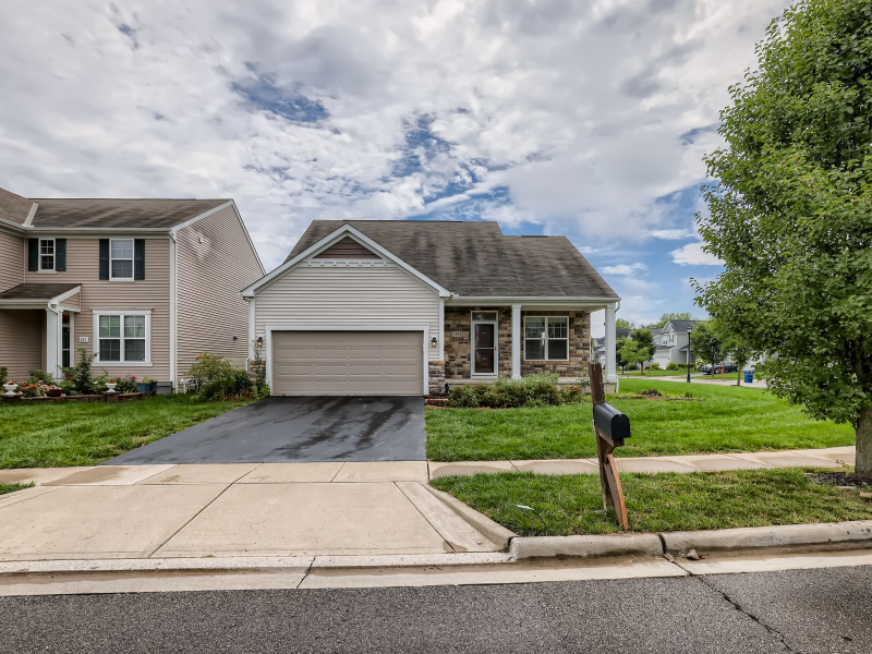 Lewis Center House: 259 Linda Lee Ln