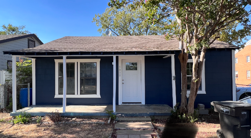 Fort Worth House: 1000 W Hammond St