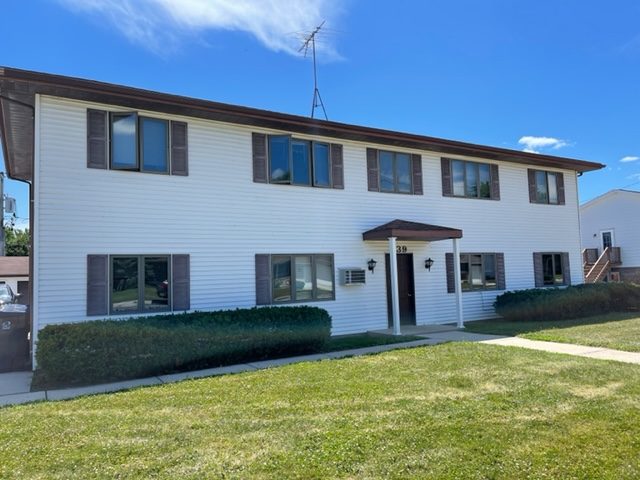 Oostburg Apartment: 839 Illinois Ave