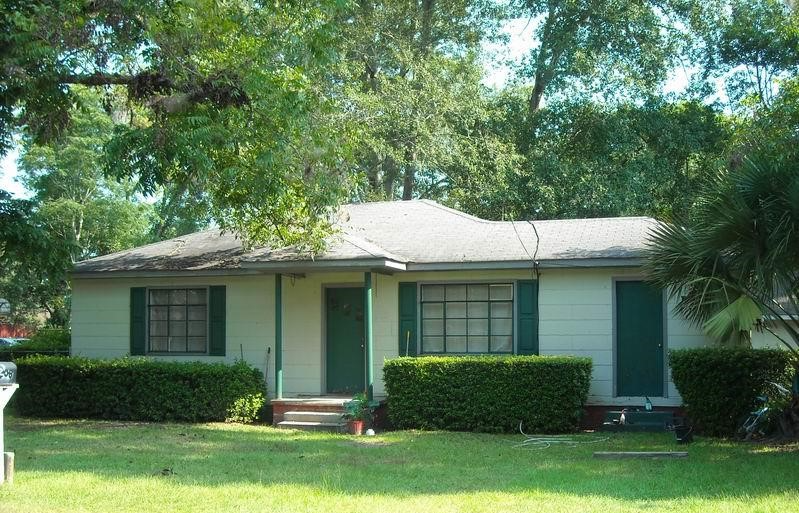 Glennville House: 208 Gordon Street
