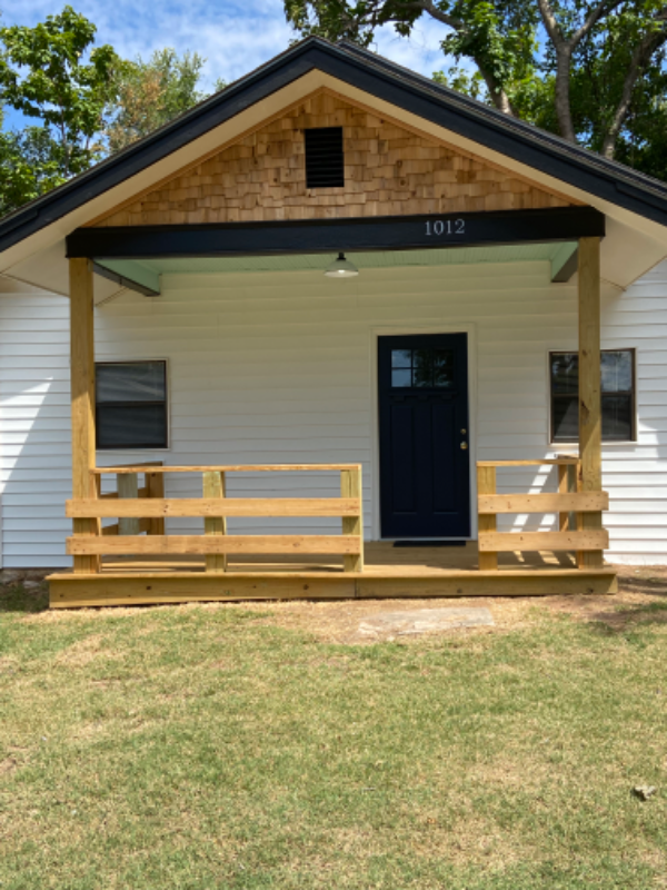 Shawnee House: 1012 E Farrall