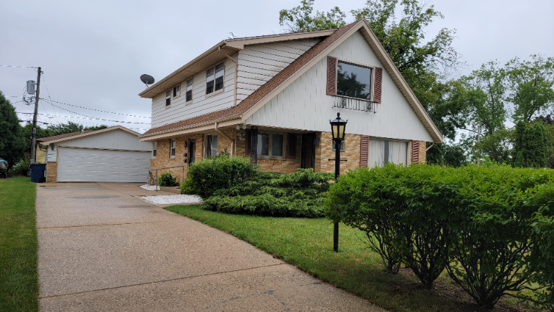 Milwaukee Apartment: 9041A W Tripoli Ave