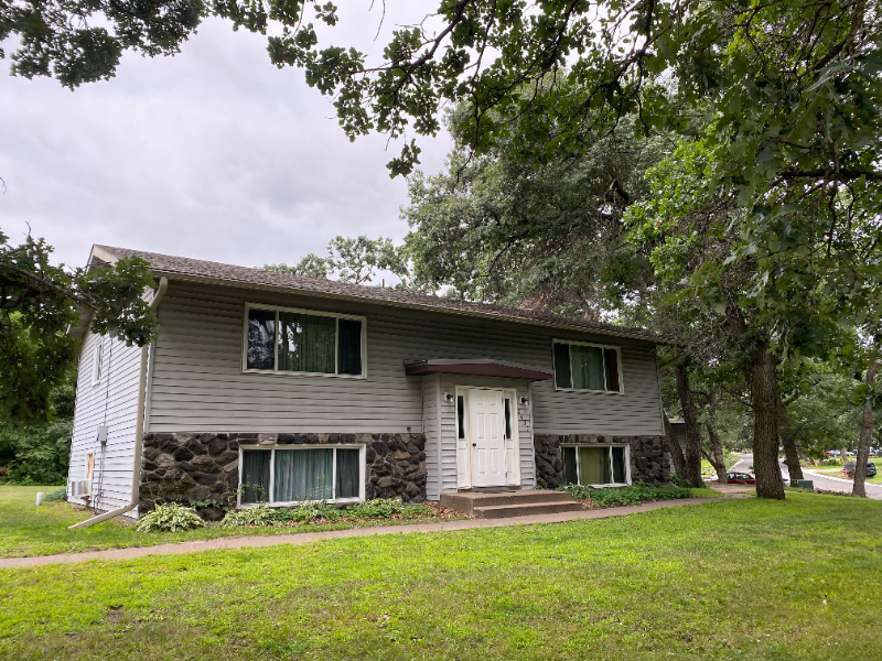 Cambridge Apartment: 2430 Holly St S