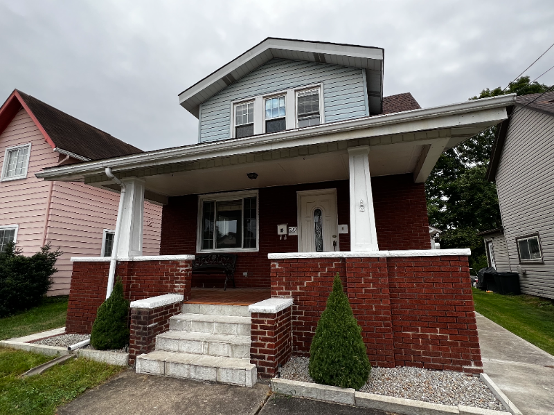 Carnegie House: 527 Flynn Ave