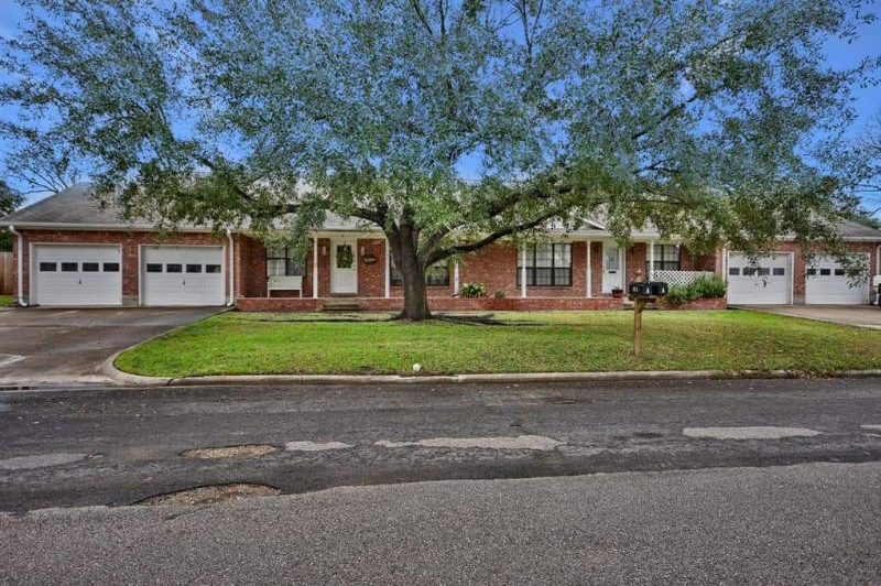 Navasota House: 302 N Judson Ave.