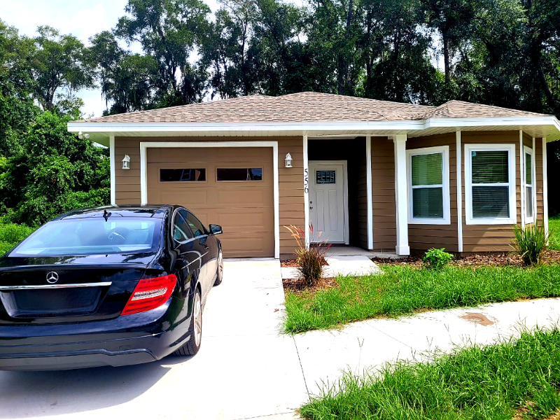 Newberry House: 556 NW 259th Ter
