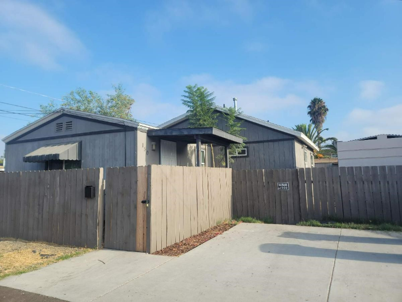 El Cajon House: 150 West Camden