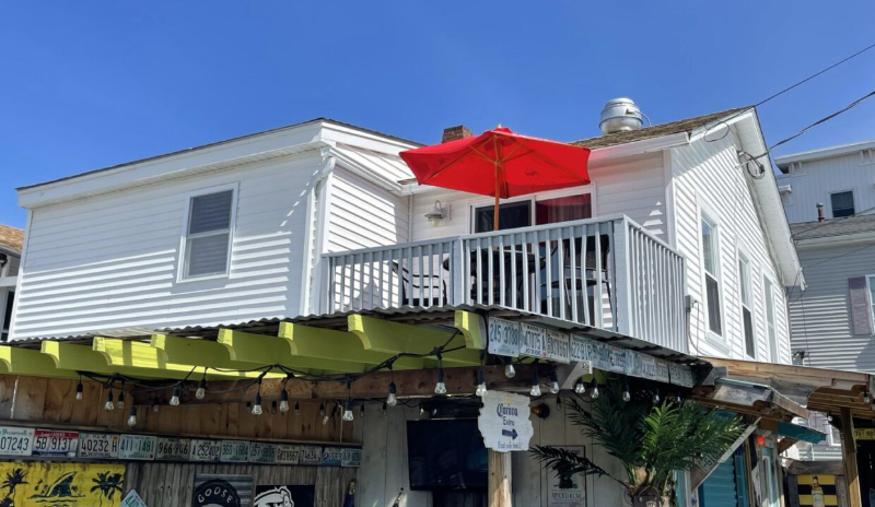 Hampton Apartment: 134 Ashworth Avenue