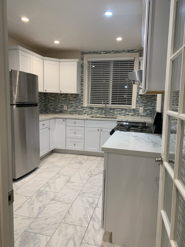 Oakland Apartment: 3815 Webster St