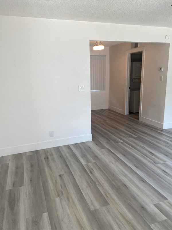 Las Vegas Apartment: 421 S 13th St